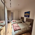 Amelia 2br-2ba New Boulevard *
