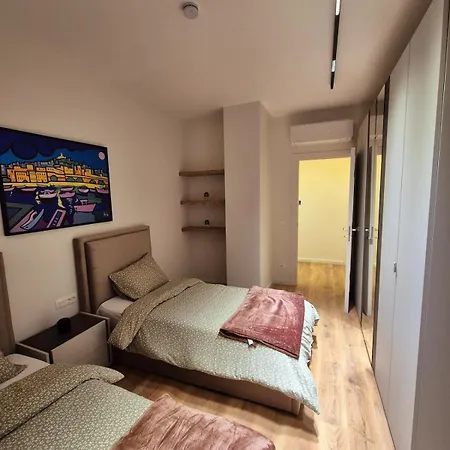 Amelia 2br-2ba New Boulevard