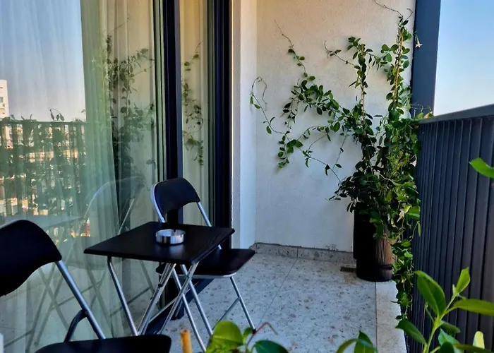 Amelia 2br-2ba New Boulevard